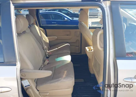 2016 Kia Sedona Lx z USA, uszkodzony, nr VIN KNDMB5C16G6199947